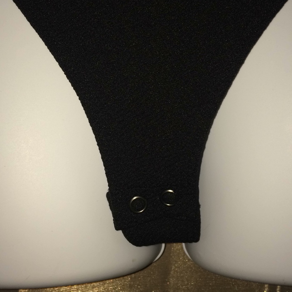 ✨nwt✨plunging neckline puff sleeve bodysuit - Picture 6 of 8